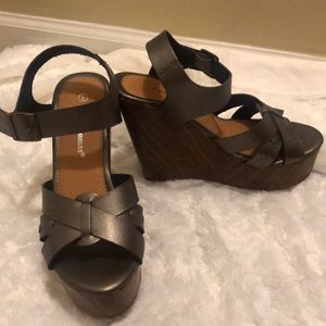 Pierre Dumas wedges